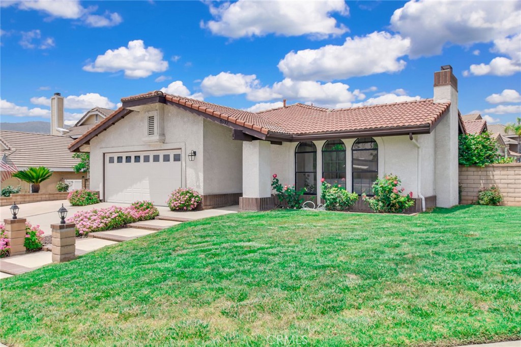 5697 Los Robles
