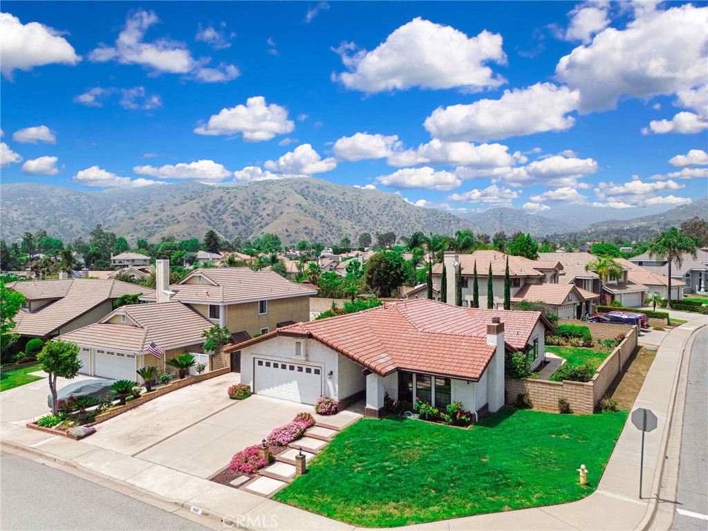 5697 Los Robles