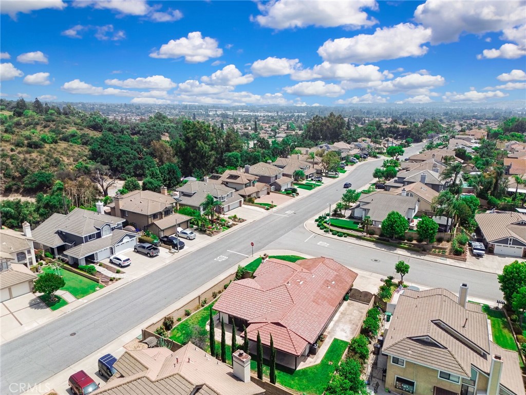 5697 Los Robles