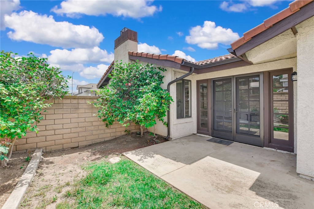 5697 Los Robles