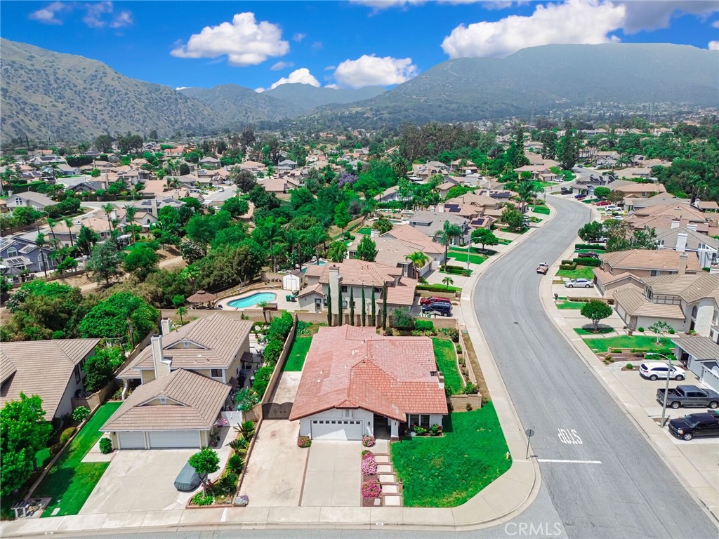 5697 Los Robles