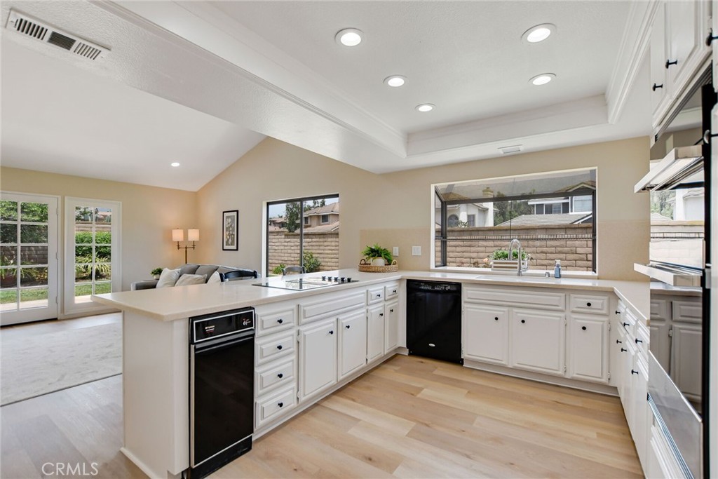 5697 Los Robles