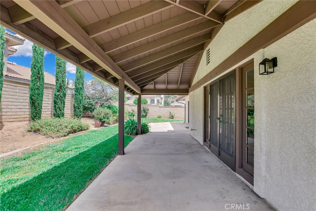 5697 Los Robles