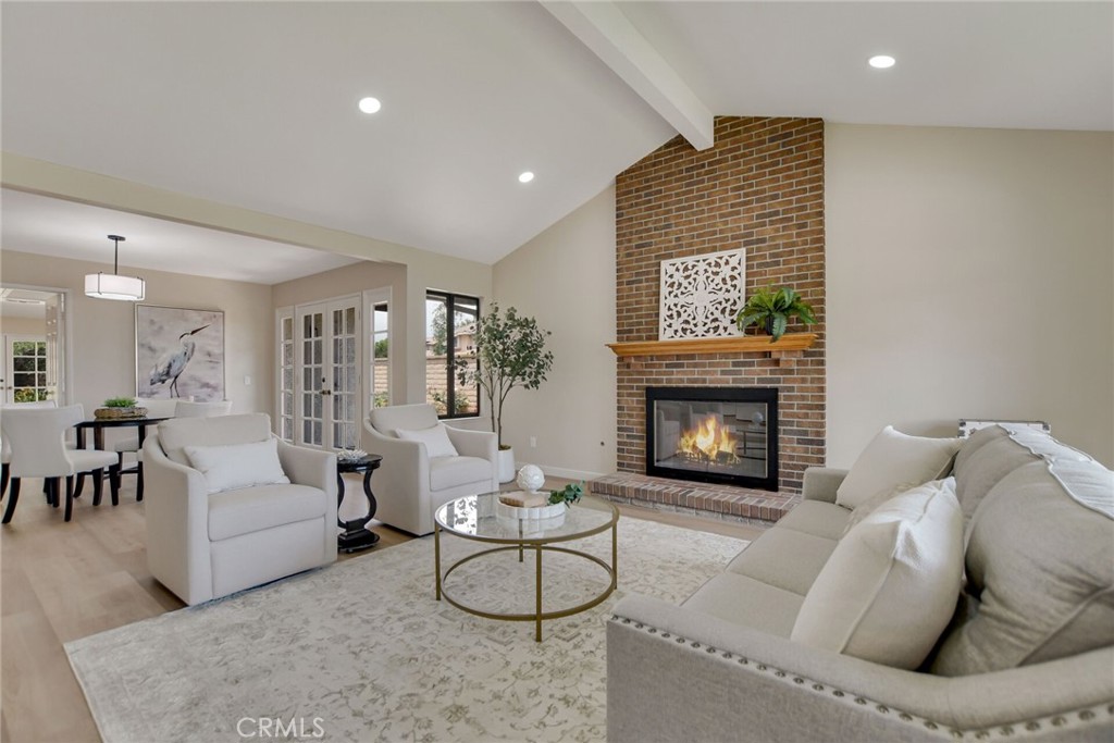 5697 Los Robles