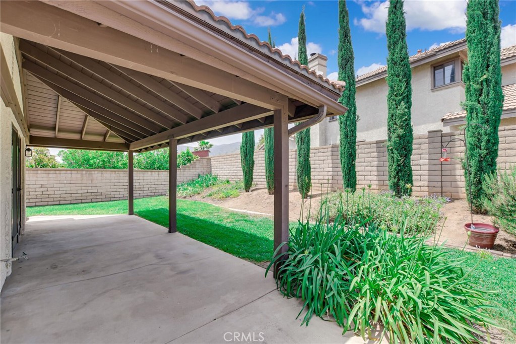5697 Los Robles