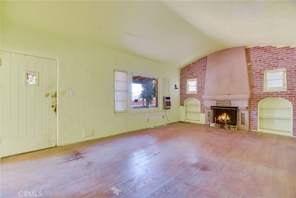 585 Mountain View Street