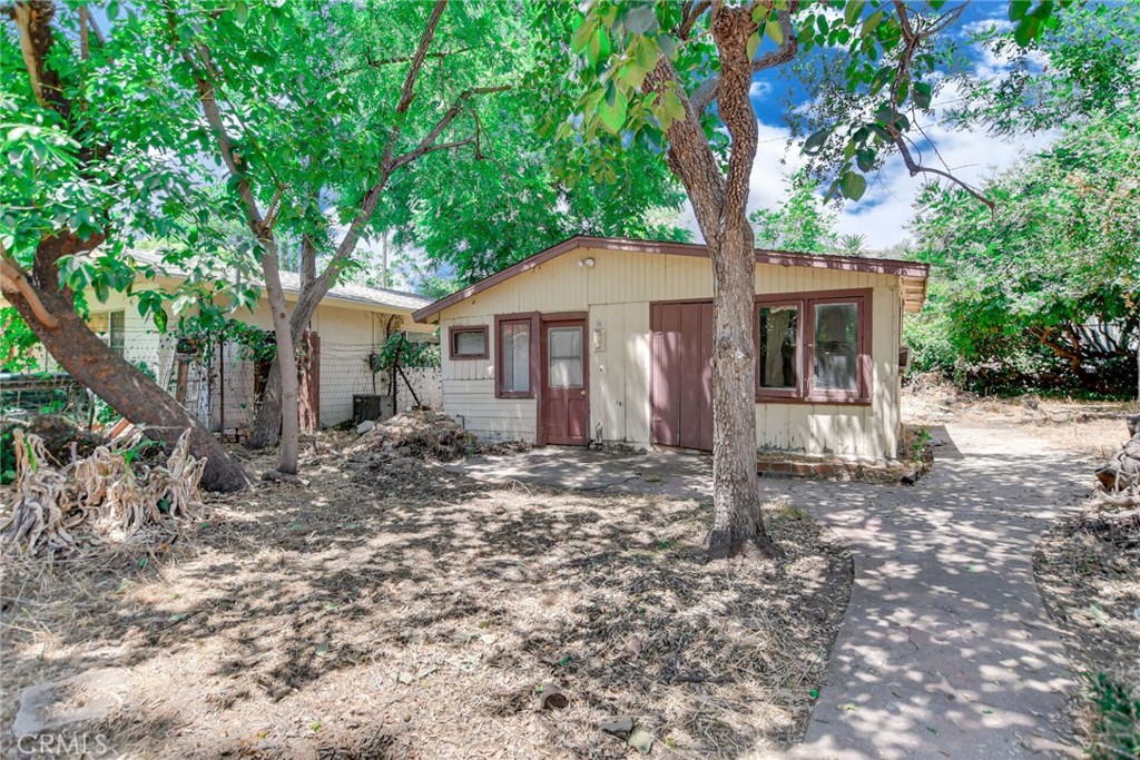 585 Mountain View Street