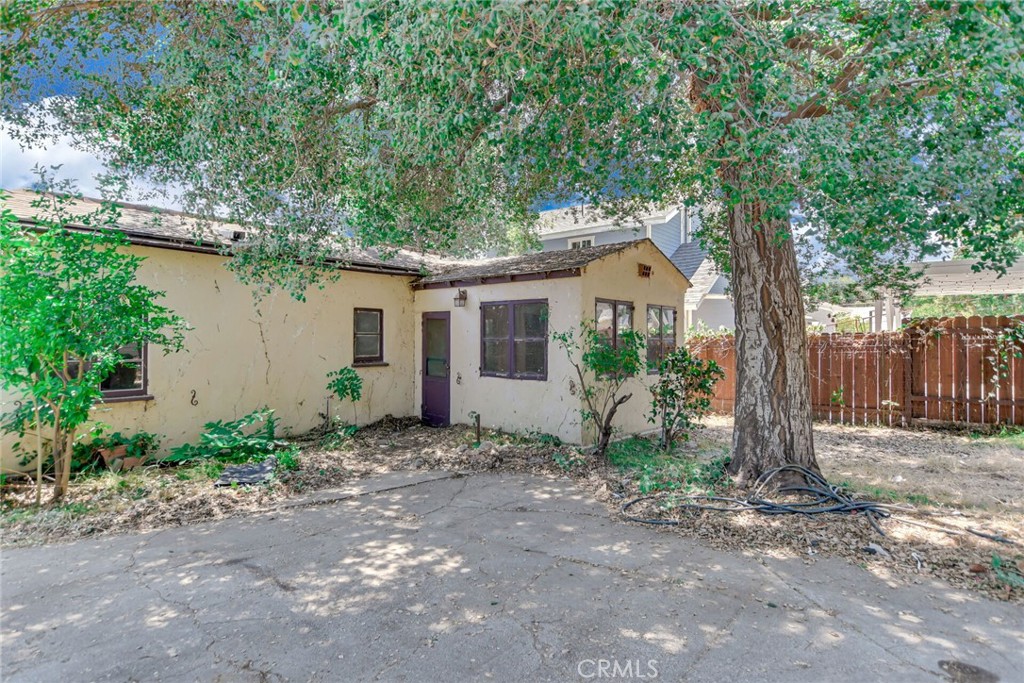 585 Mountain View Street