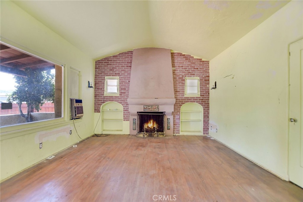 585 Mountain View Street