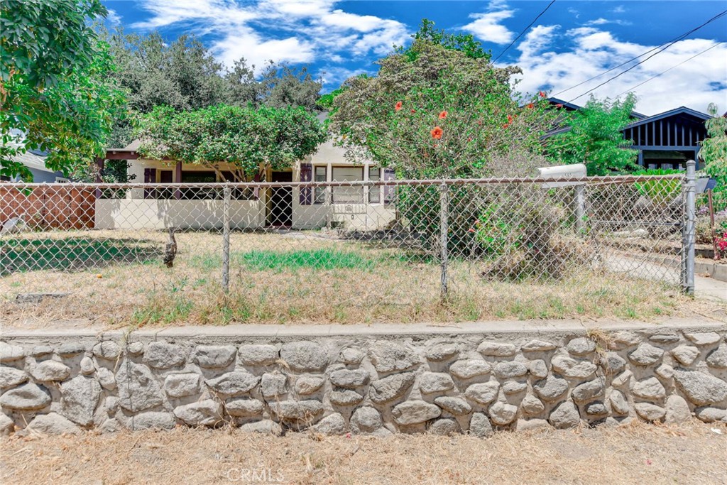 585 Mountain View Street