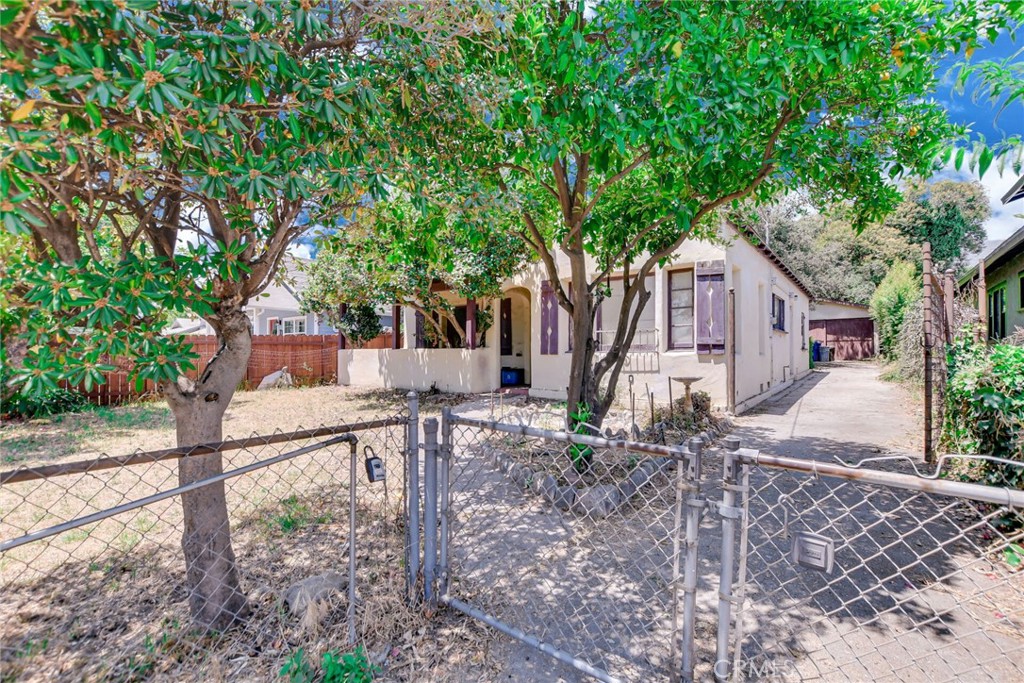 585 Mountain View Street
