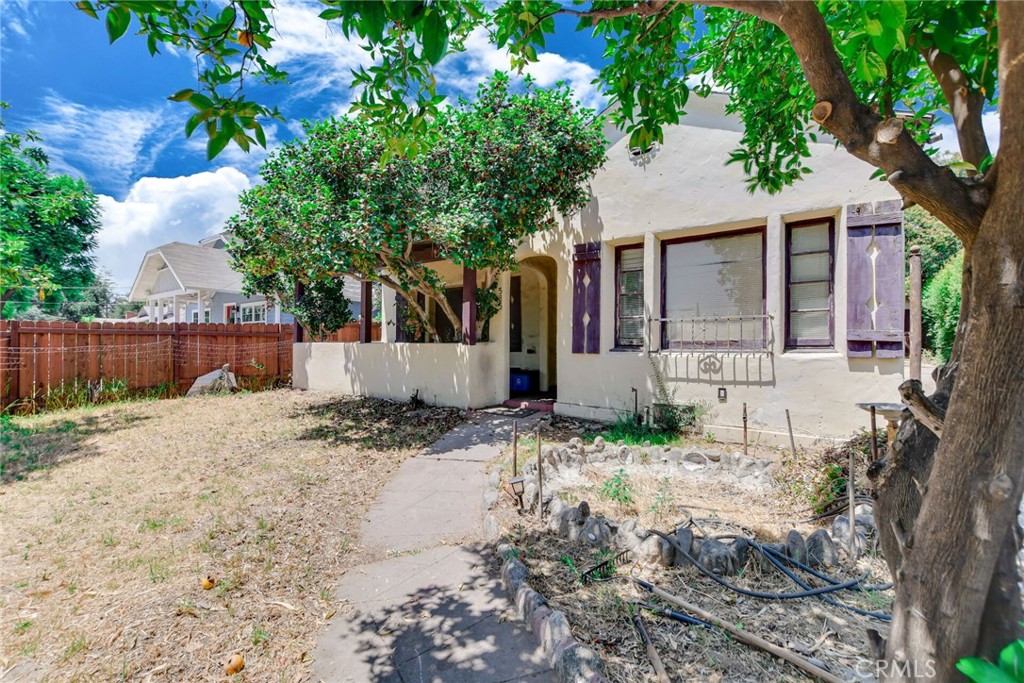 585 Mountain View Street
