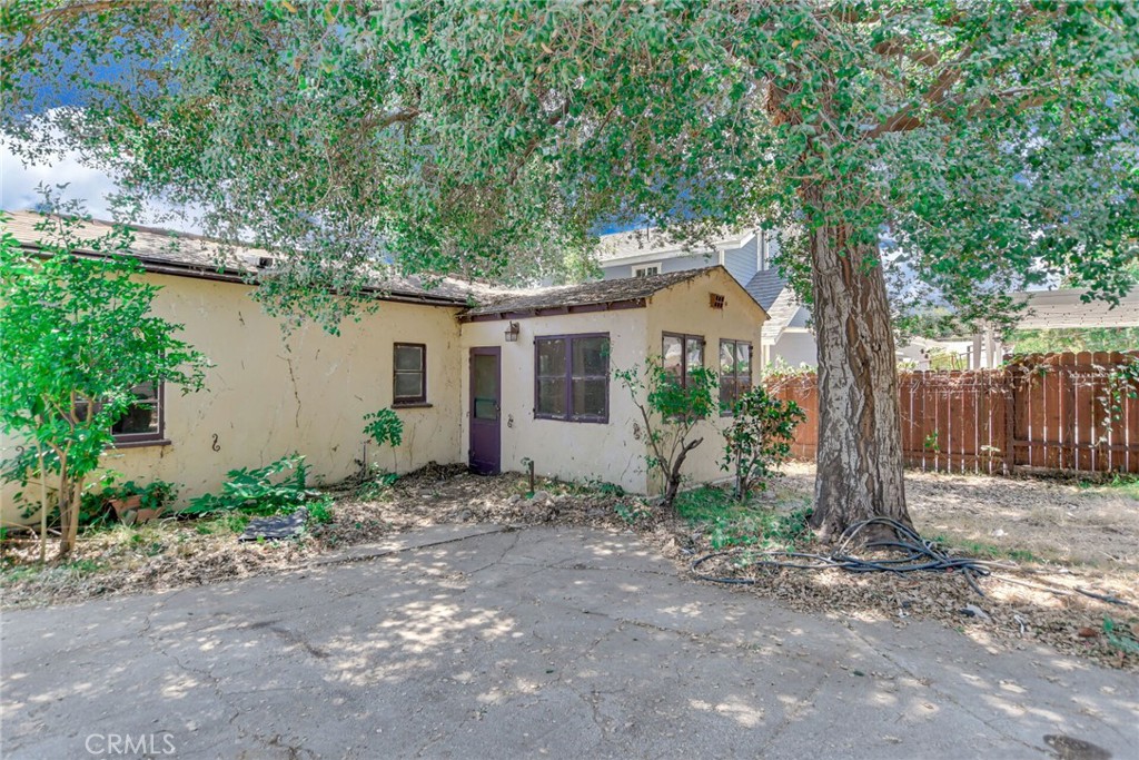 585 Mountain View Street