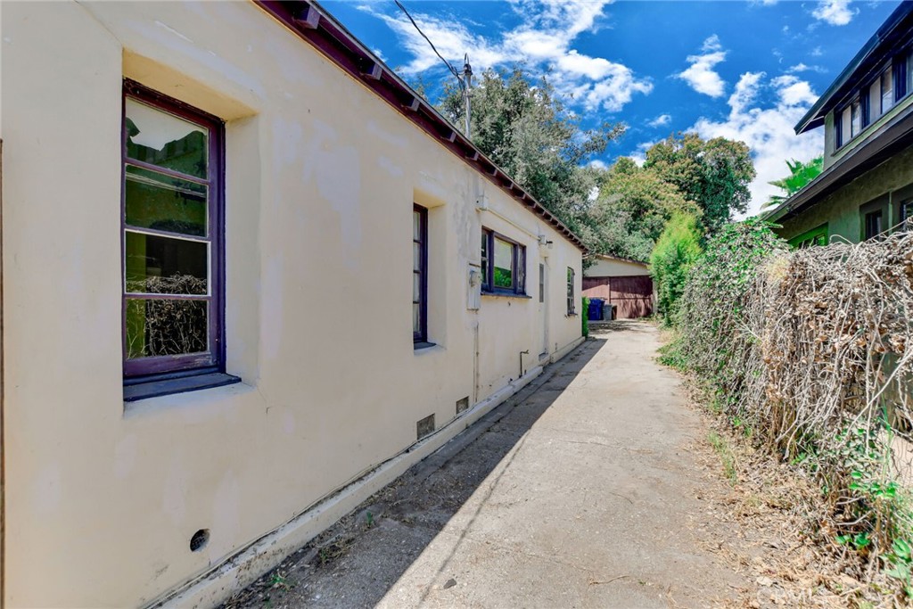 585 Mountain View Street
