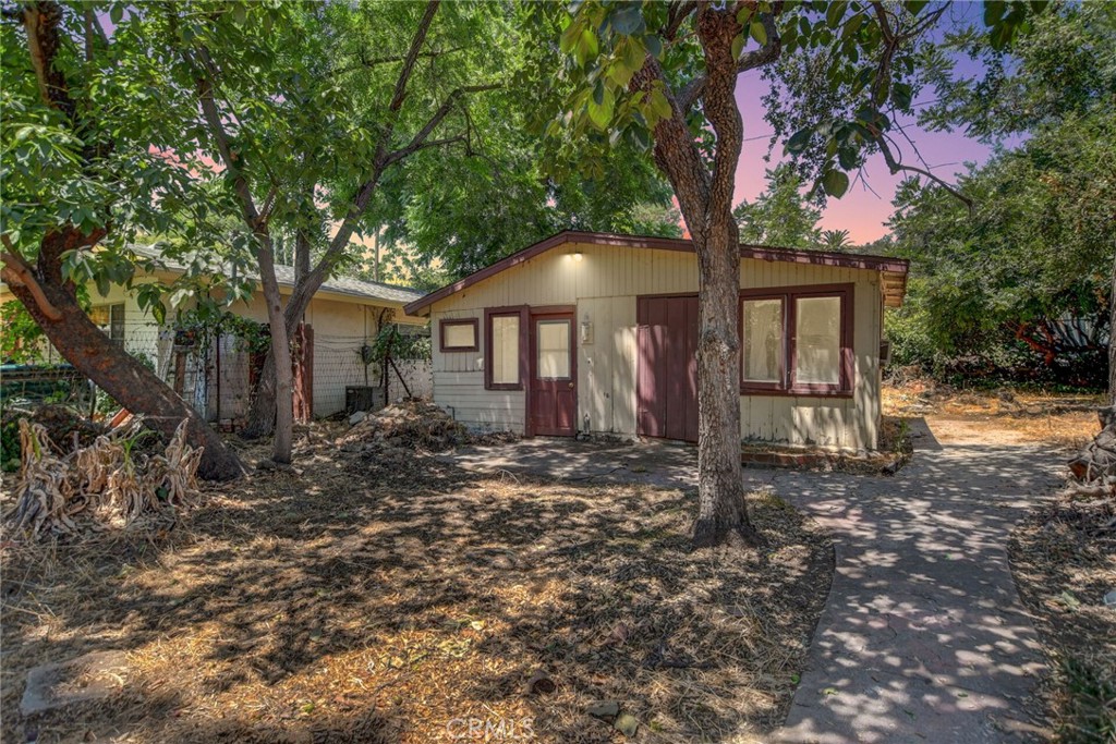 585 Mountain View Street