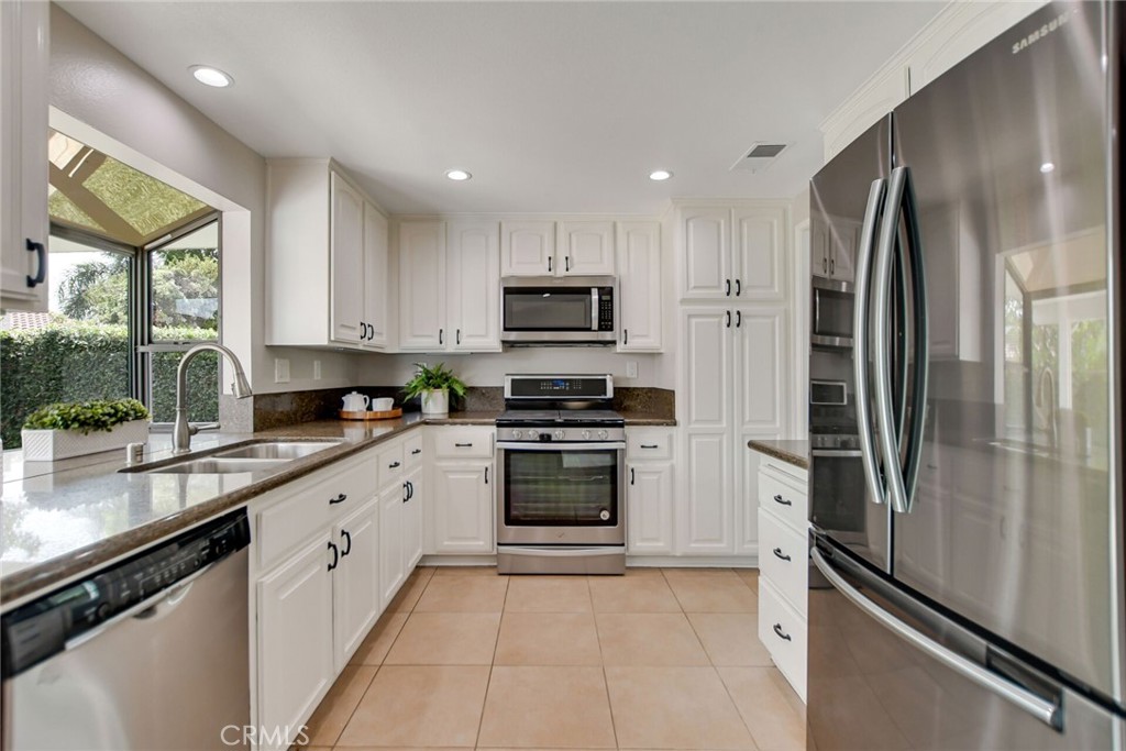 1132 E Plymouth Street