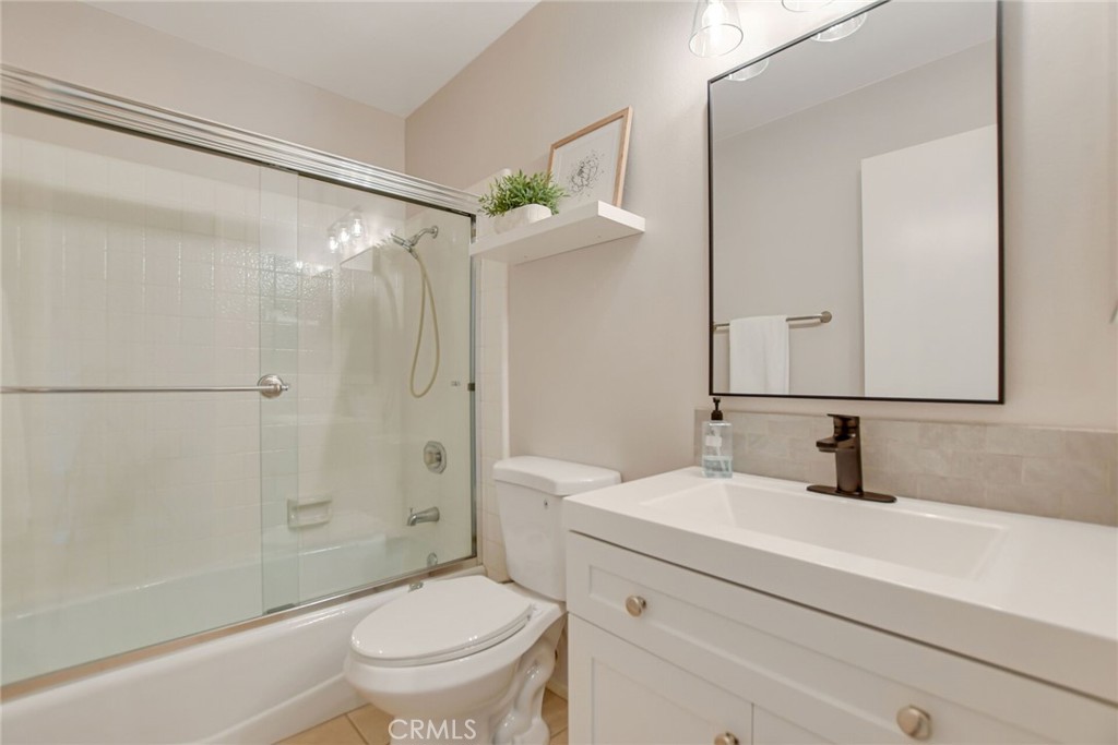 1132 E Plymouth Street