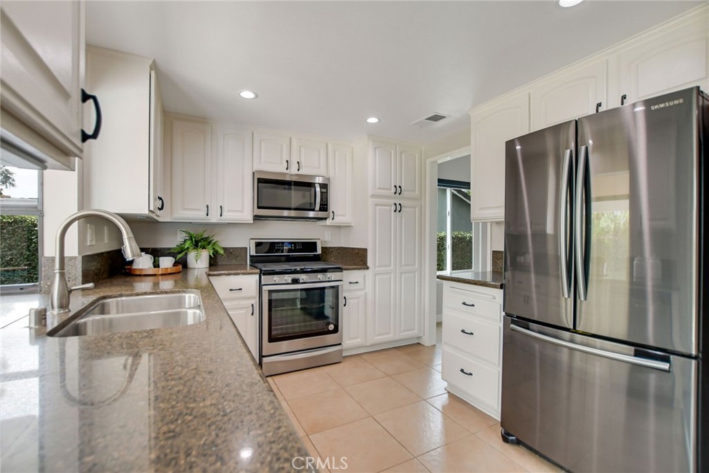 1132 E Plymouth Street