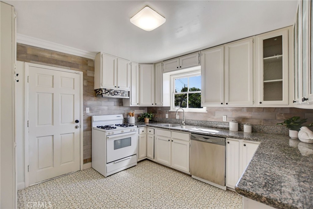 10724 Kelmore Street