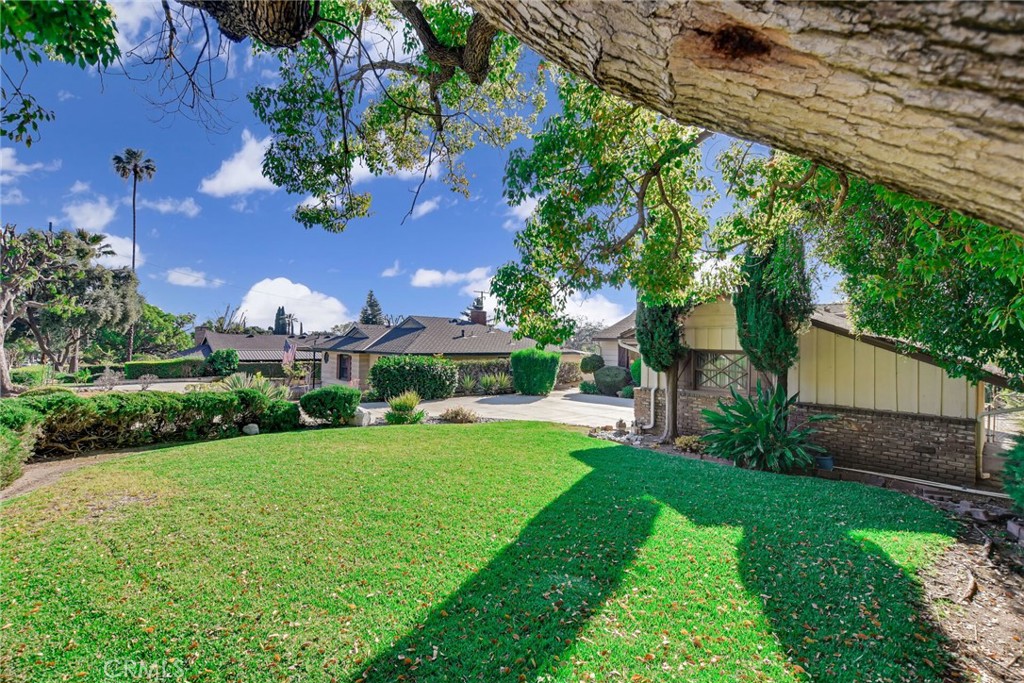 617 N Vista Bonita Avenue