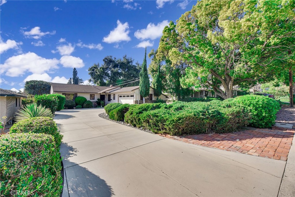 617 N Vista Bonita Avenue