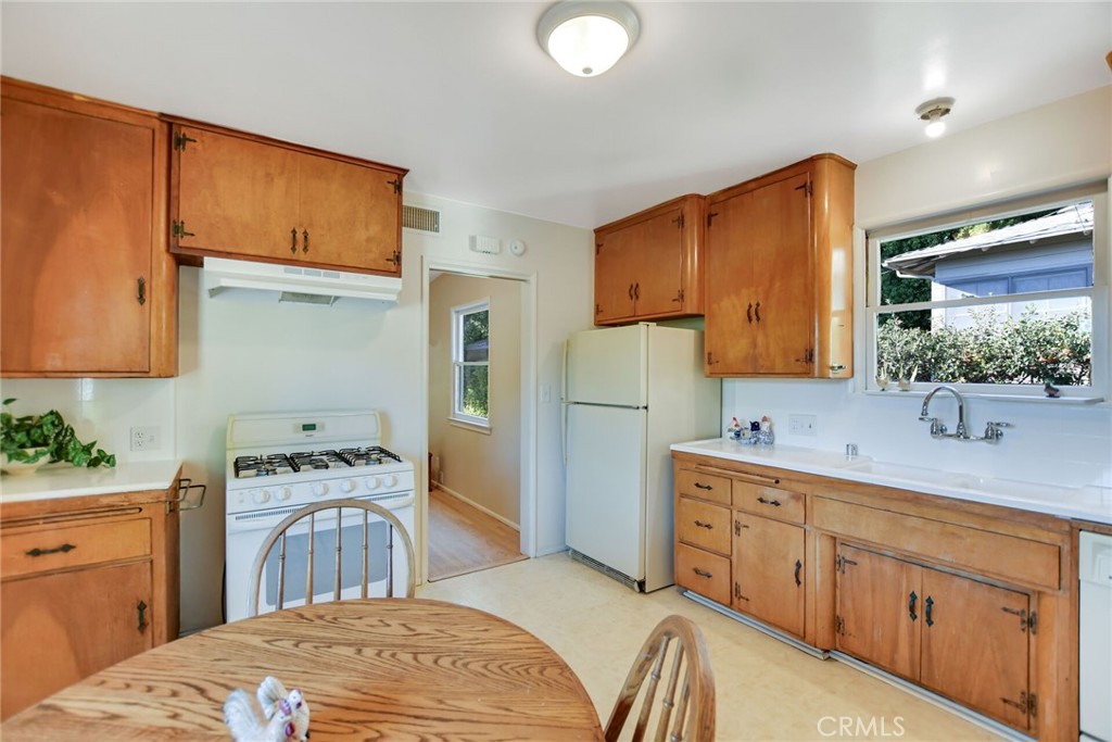 617 N Vista Bonita Avenue