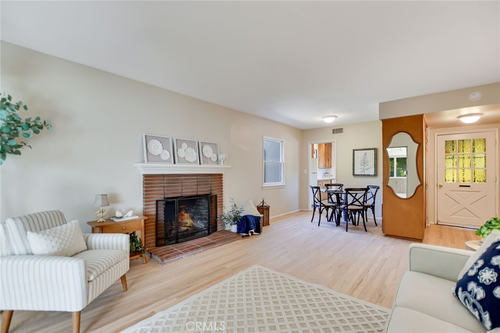 617 N Vista Bonita Avenue