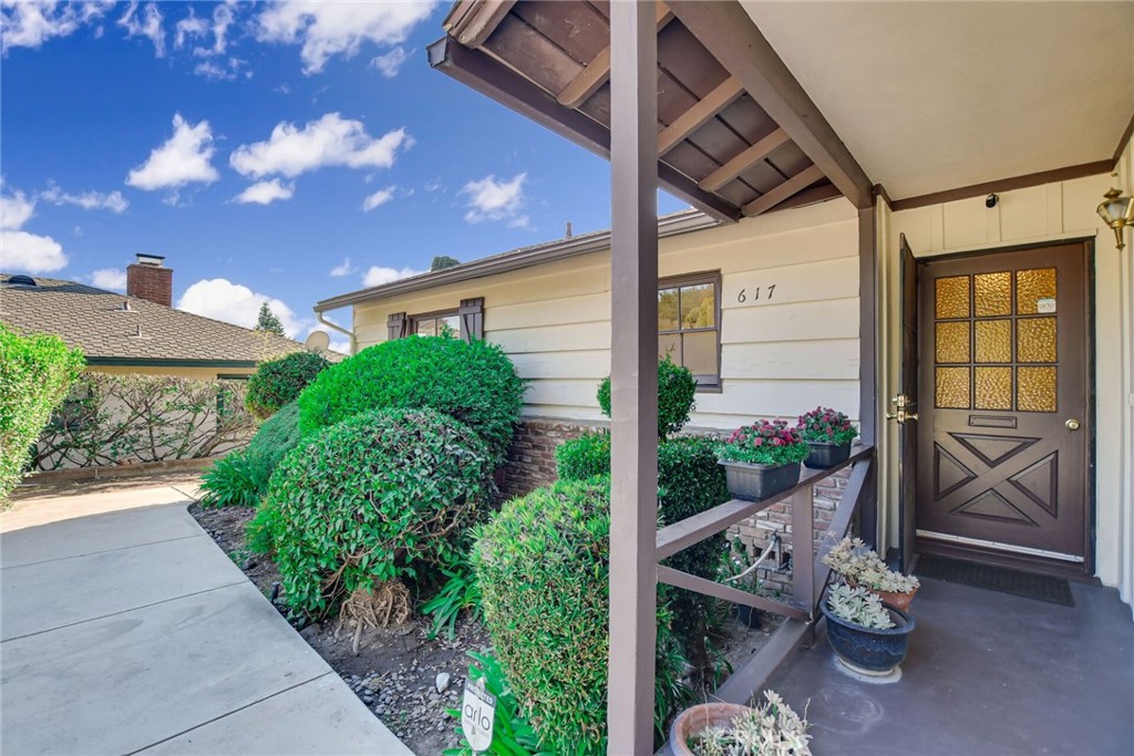 617 N Vista Bonita Avenue