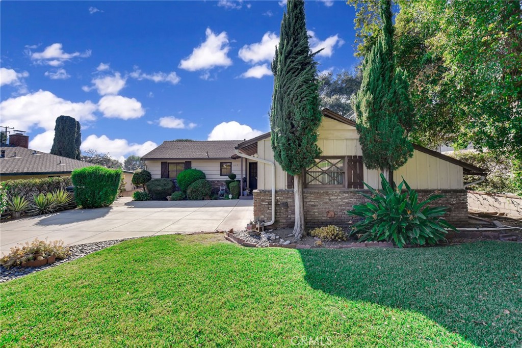 617 N Vista Bonita Avenue