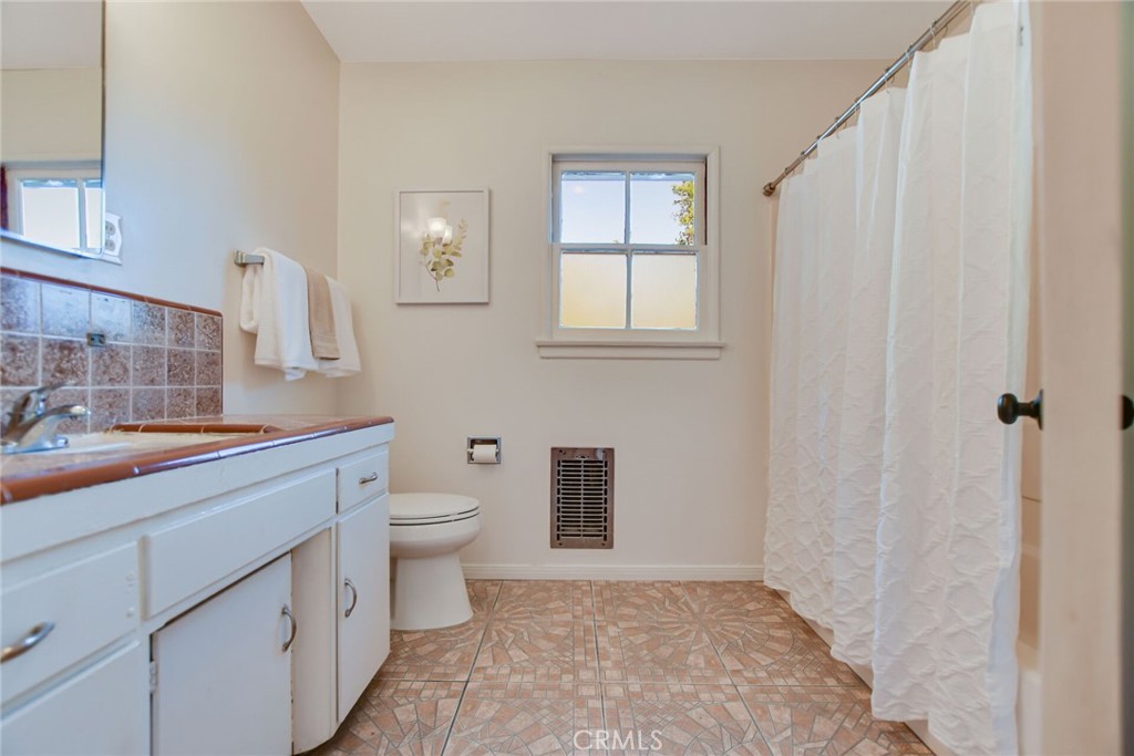 617 N Vista Bonita Avenue