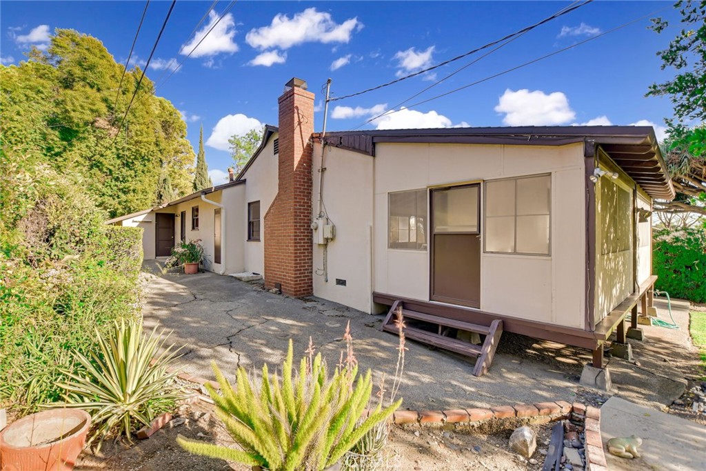 617 N Vista Bonita Avenue