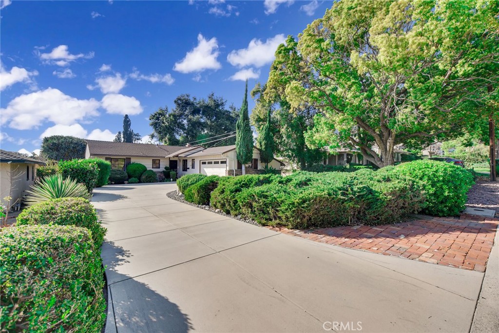 617 N Vista Bonita Avenue