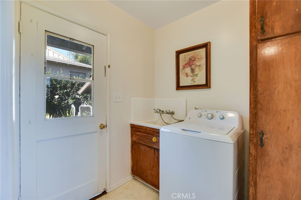 617 N Vista Bonita Avenue