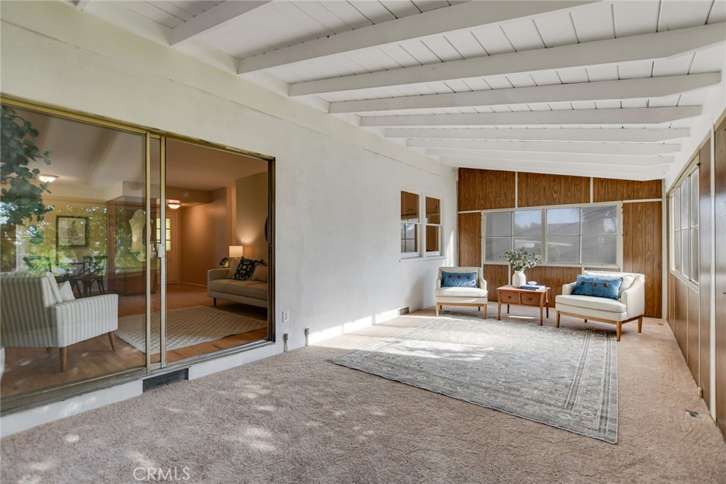 617 N Vista Bonita Avenue