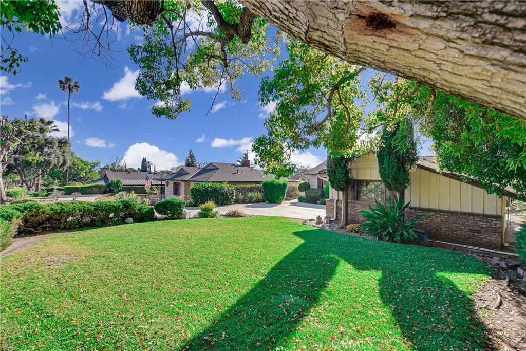 617 N Vista Bonita Avenue