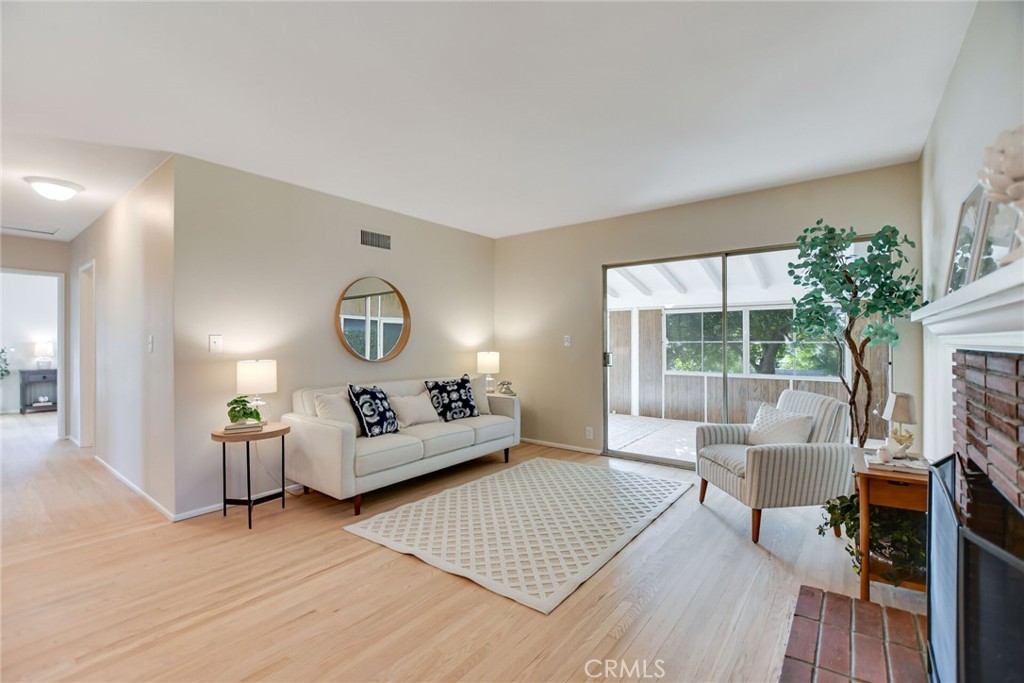 617 N Vista Bonita Avenue