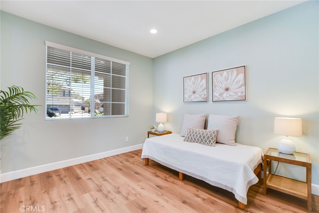 5042 Glenwood Avenue