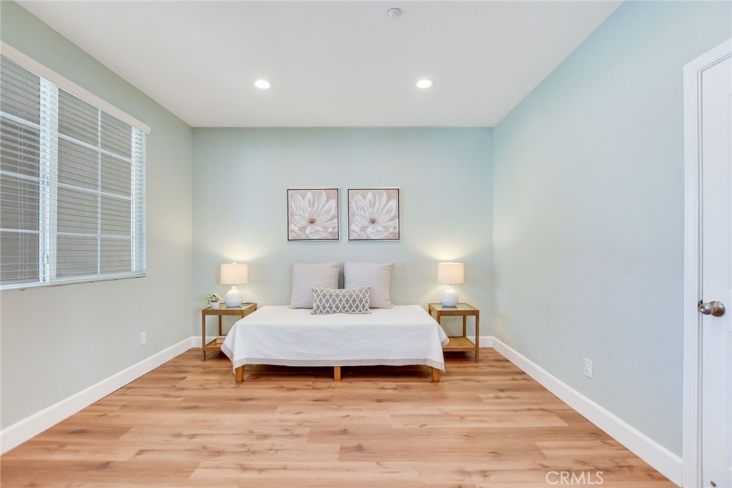 5042 Glenwood Avenue