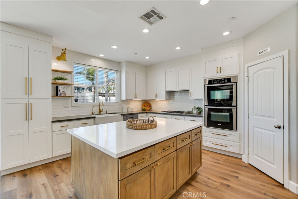 5042 Glenwood Avenue