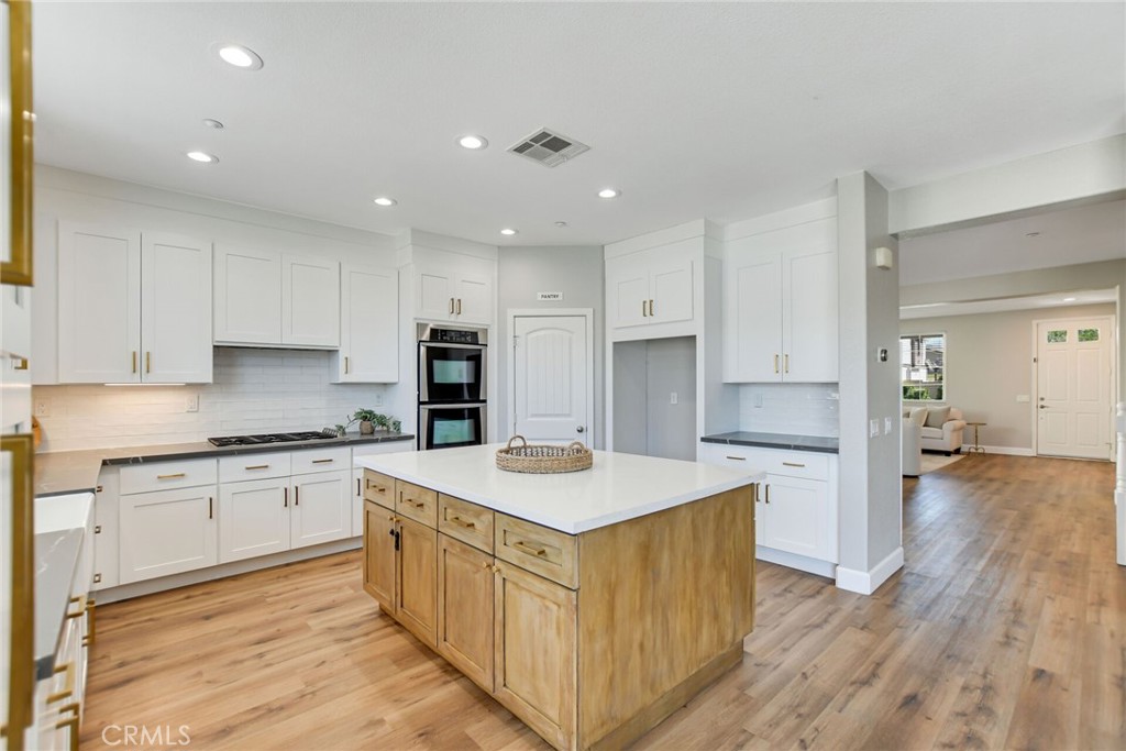 5042 Glenwood Avenue