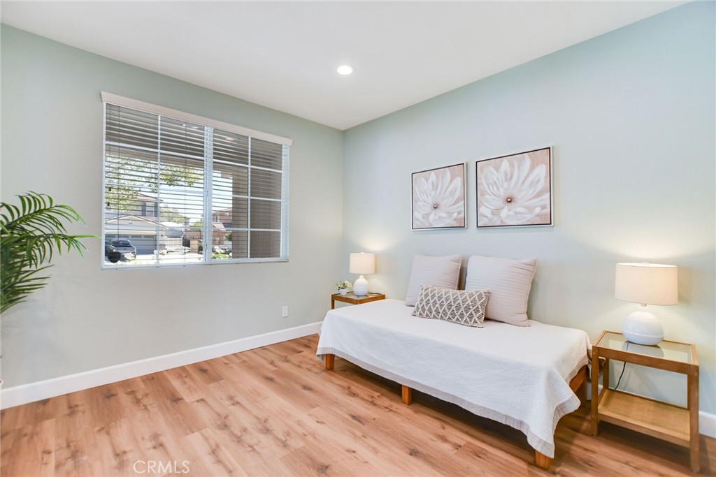 5042 Glenwood Avenue