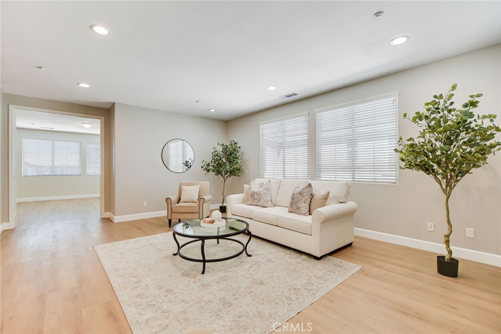 5042 Glenwood Avenue