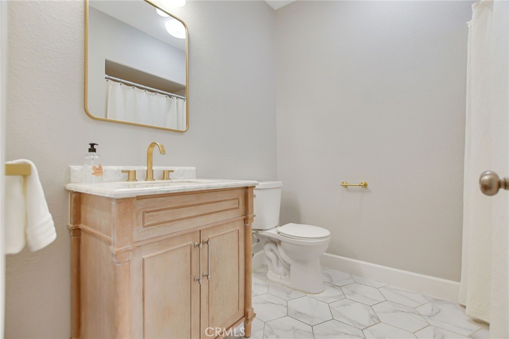 5042 Glenwood Avenue