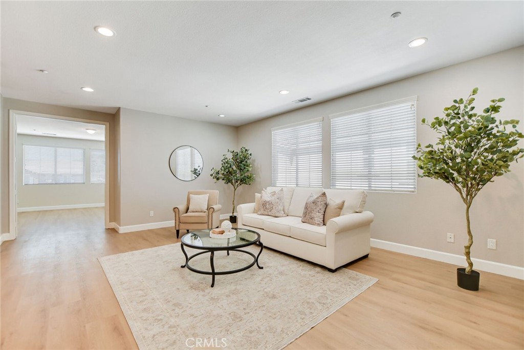 5042 Glenwood Avenue