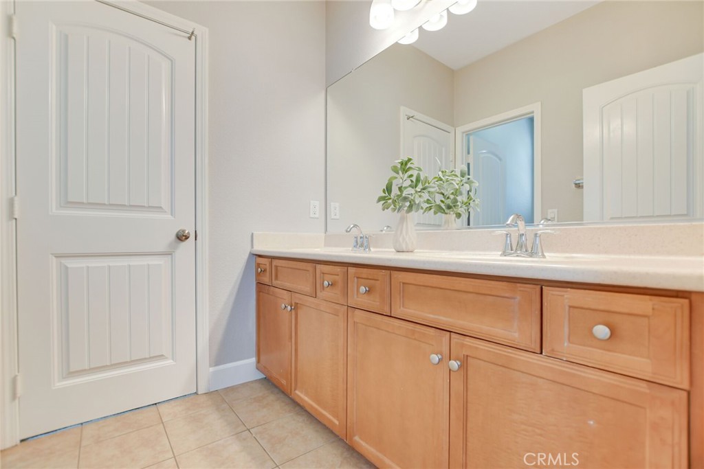 5042 Glenwood Avenue