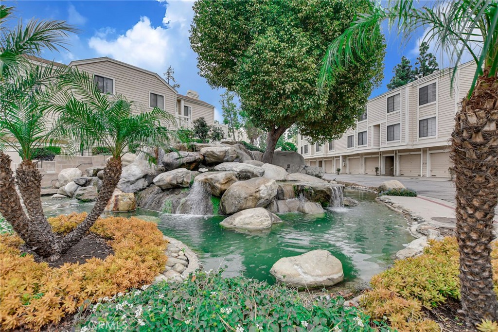 4900 N Grand Avenue 332