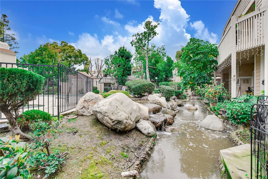 4900 N Grand Avenue 332