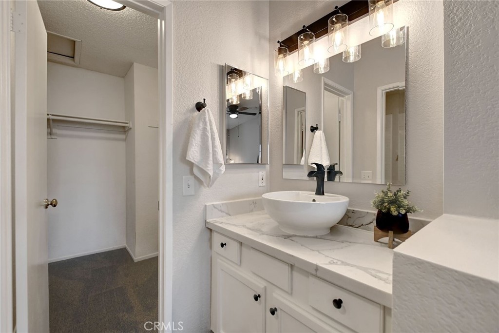 4900 N Grand Avenue 332