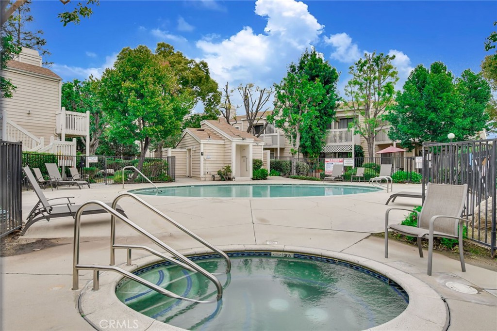 4900 N Grand Avenue 332