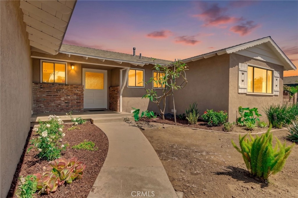 1146 N Soldano Road